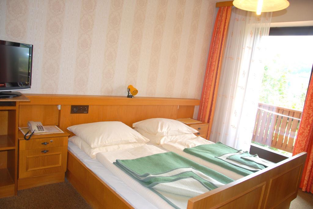 Fruehstueckspension Wiesenhaus Miesenbach  部屋 写真
