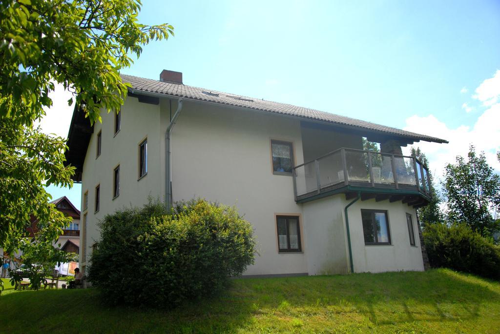 Fruehstueckspension Wiesenhaus Miesenbach  エクステリア 写真