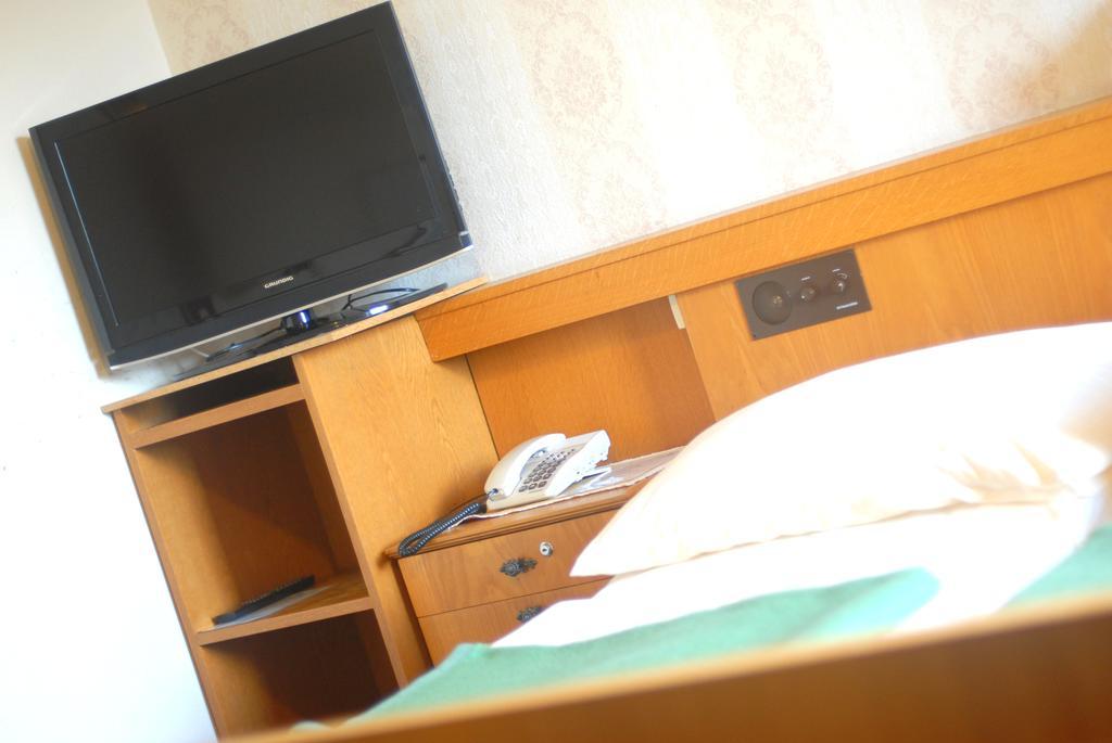 Fruehstueckspension Wiesenhaus Miesenbach  部屋 写真